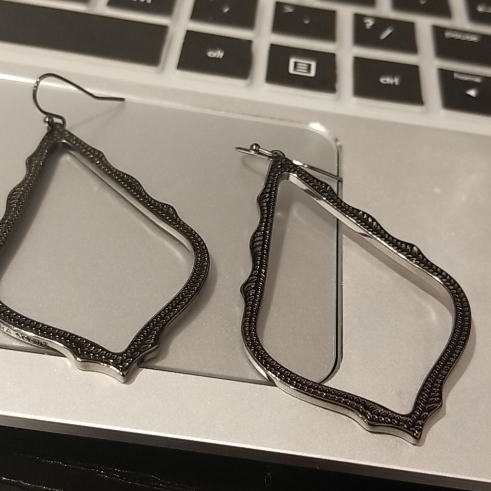 Earring - Picture 2 of 3
